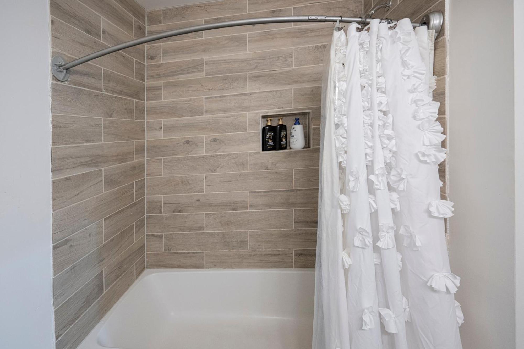 Charming 2Br Bungalow 4 Minutes To Duke University Durham Dış mekan fotoğraf